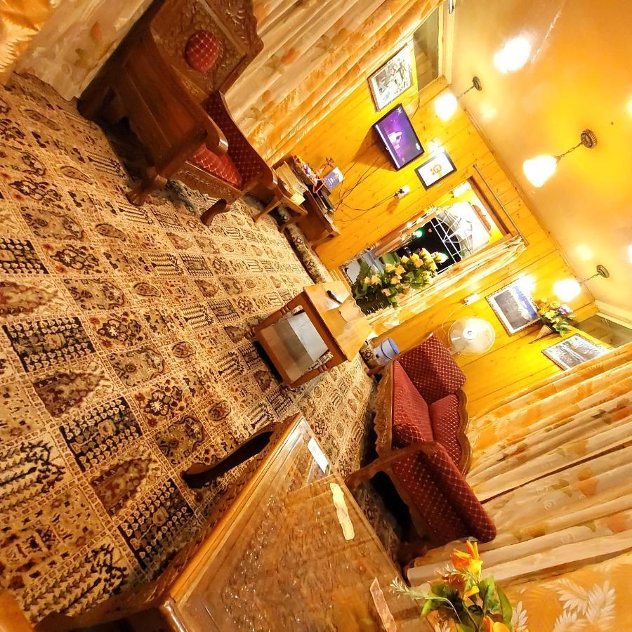 Tashkand Houseboat Srīnagar Extérieur photo