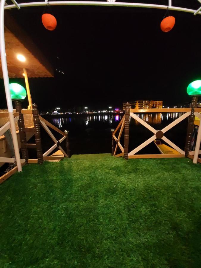 Tashkand Houseboat Srīnagar Extérieur photo