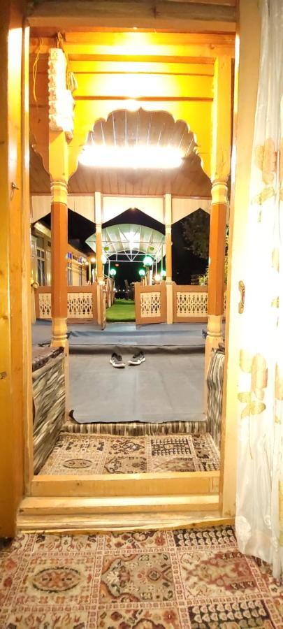 Tashkand Houseboat Srīnagar Extérieur photo