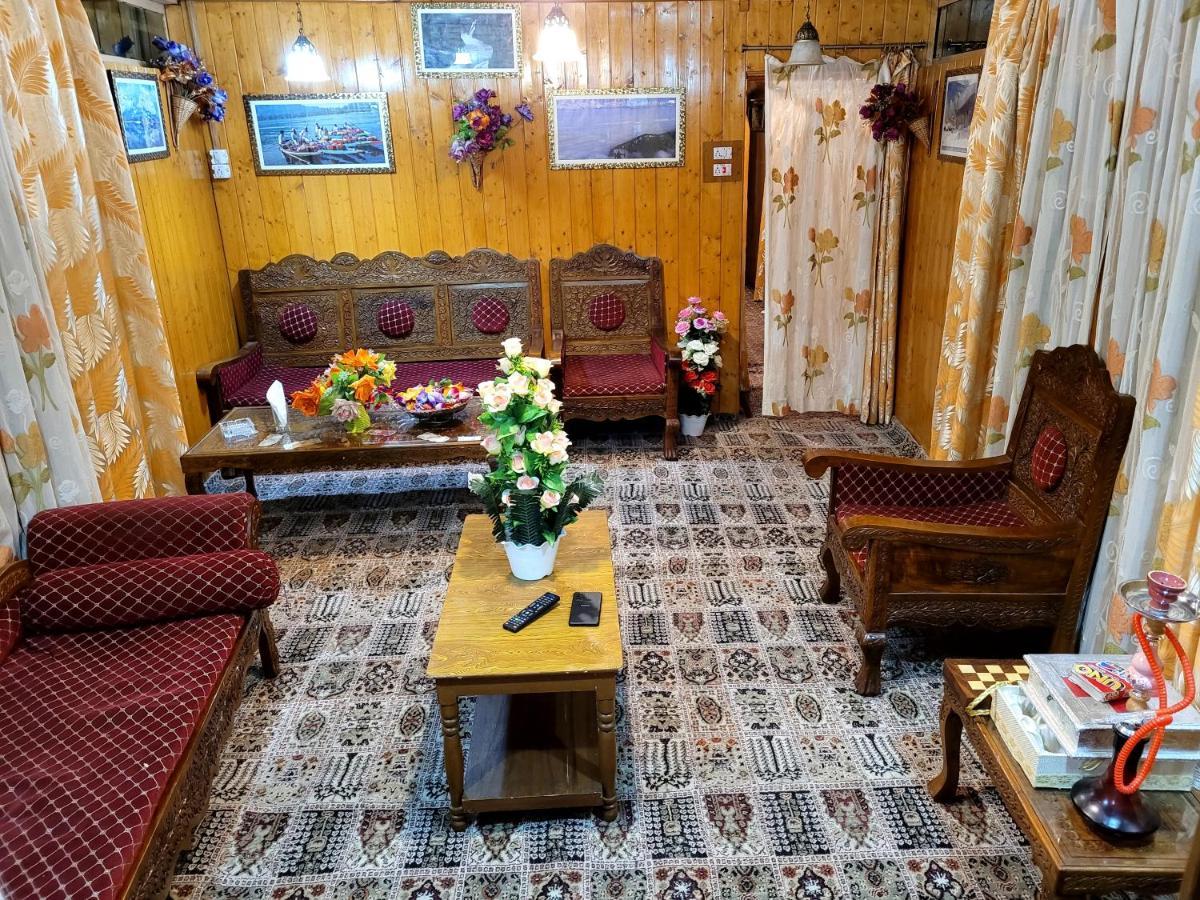 Tashkand Houseboat Srīnagar Extérieur photo