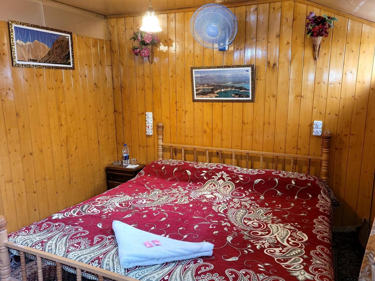 Tashkand Houseboat Srīnagar Extérieur photo