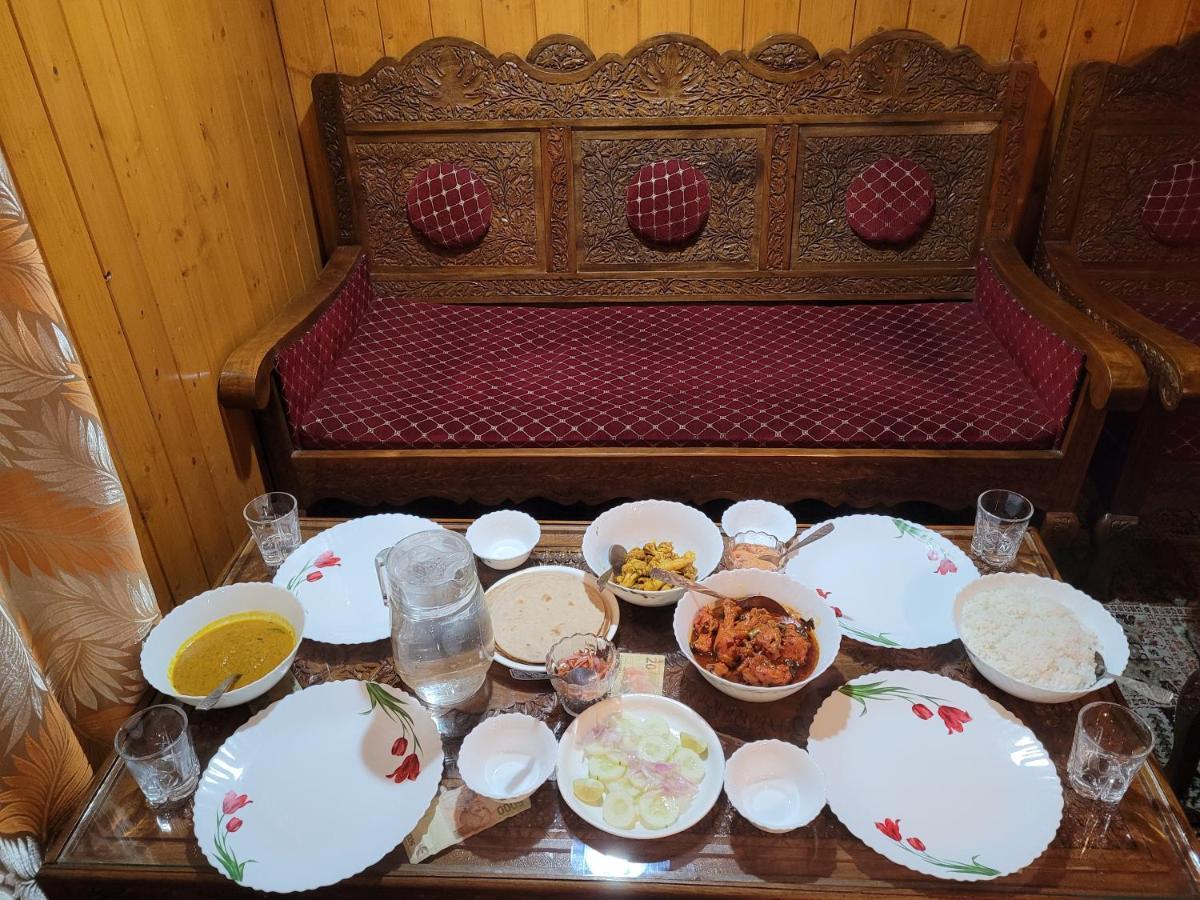 Tashkand Houseboat Srīnagar Extérieur photo
