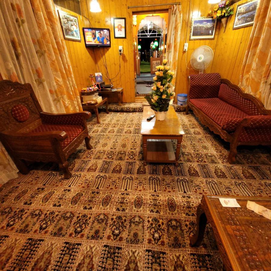 Tashkand Houseboat Srīnagar Extérieur photo