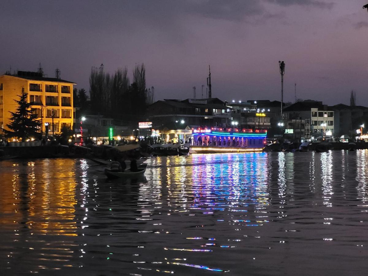 Tashkand Houseboat Srīnagar Extérieur photo