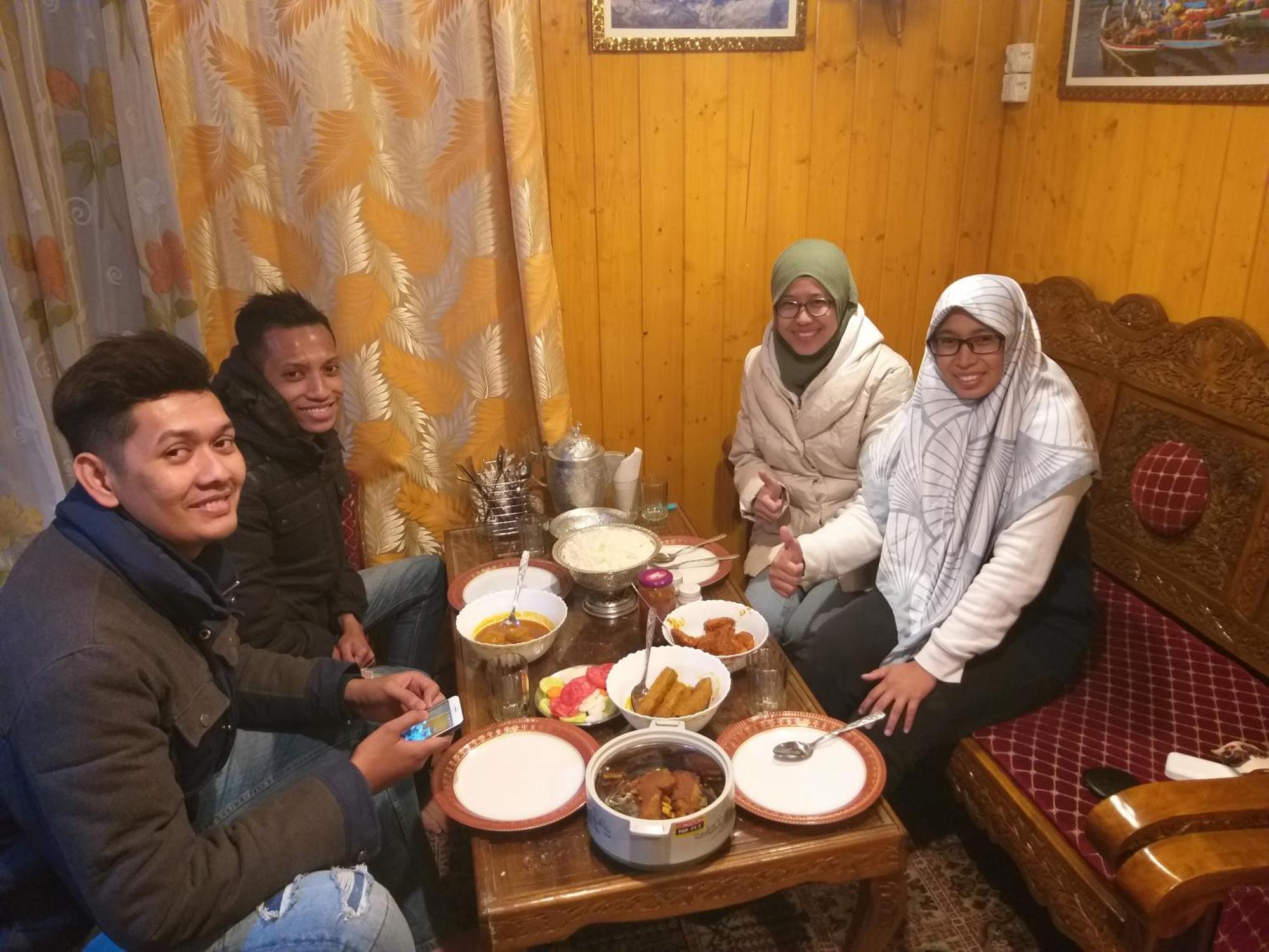 Tashkand Houseboat Srīnagar Extérieur photo