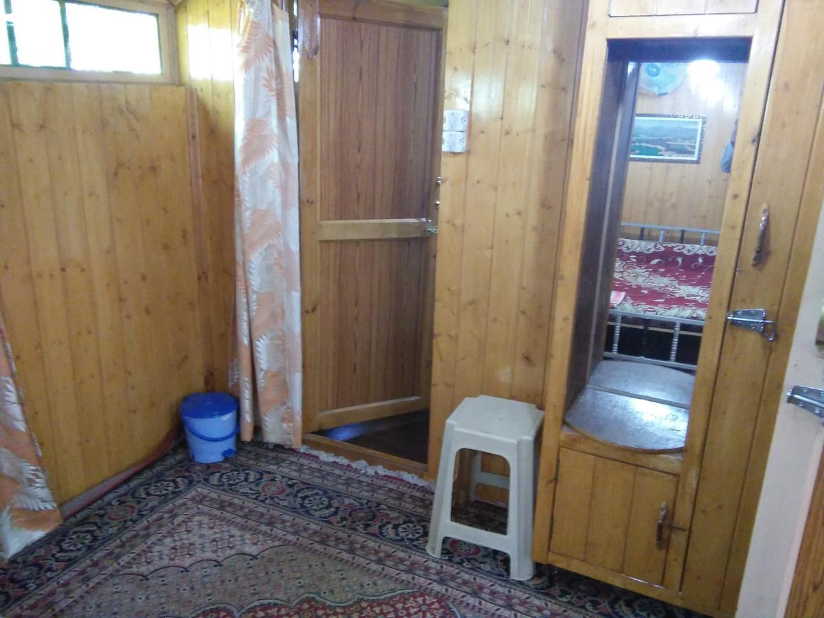 Tashkand Houseboat Srīnagar Extérieur photo