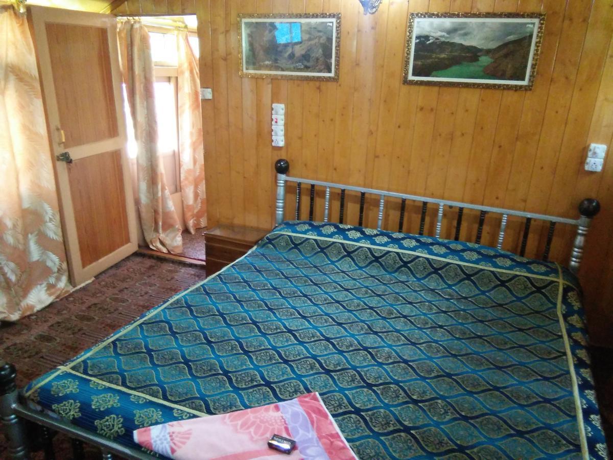 Tashkand Houseboat Srīnagar Extérieur photo